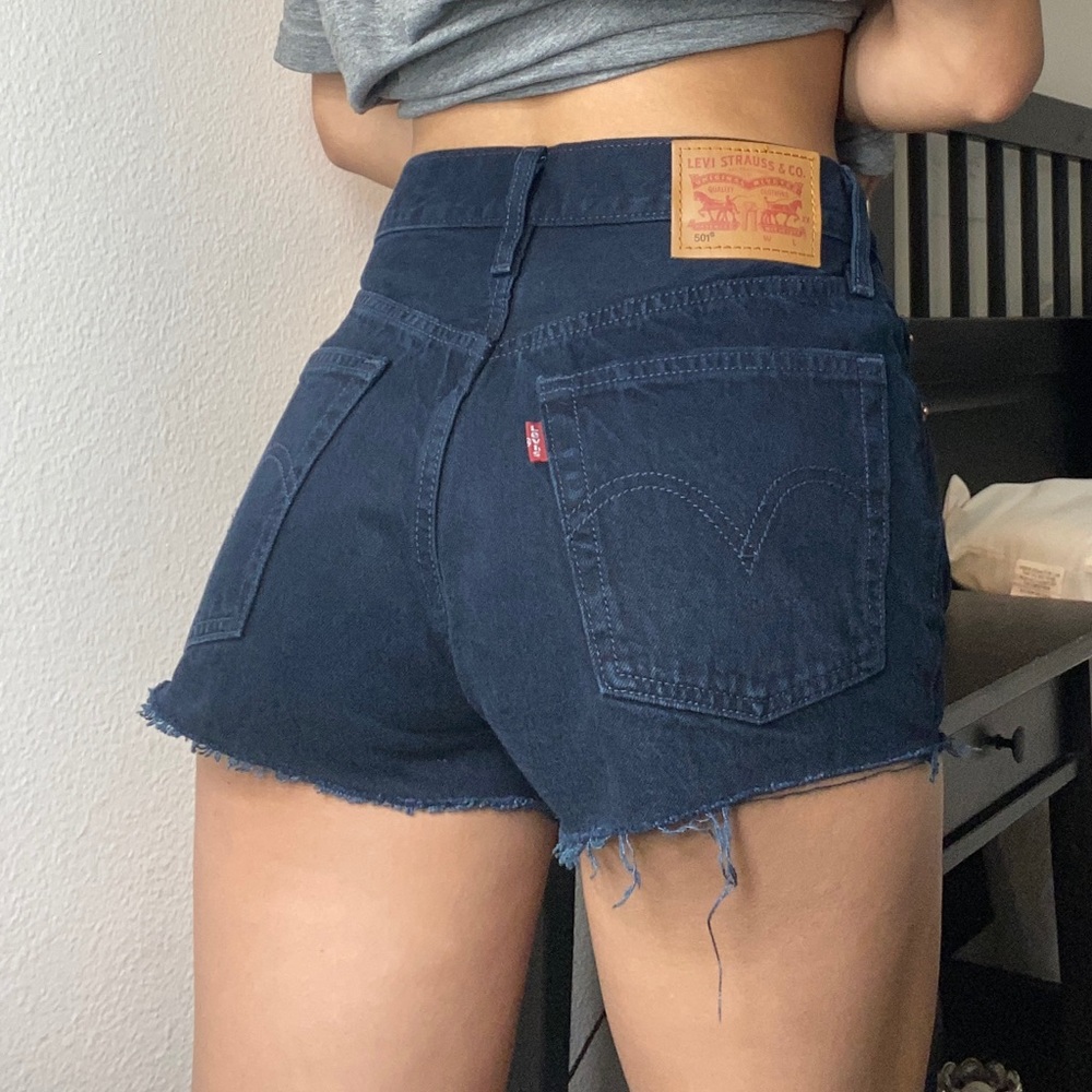 Levis 501 shorts • Navy